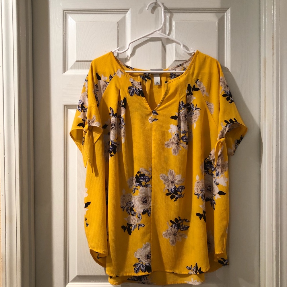 Short-Sleeved Floral-Print Blouse with Tie Sleeves